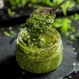 Anti-gaspi : pesto de fanes de carottes