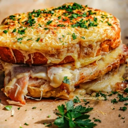 Croque-Monsieur au Reblochon et jambon cru