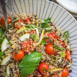 Salade de quinoa, lentilles et tomates cerises